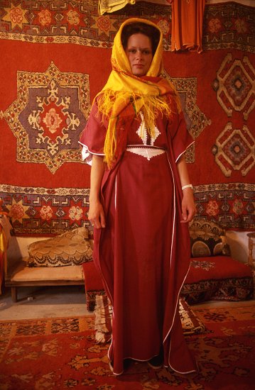 Ulli wird als Berberfrau verkleidet, die Tätowierungen zum Glück nur aufgemalt