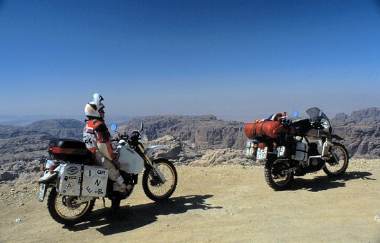 In dieser zerklüfteten Landschaft liegt irgendwo die Nabatäerstadt Petra
