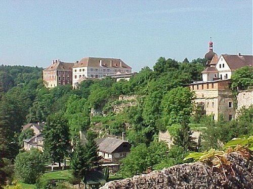 Blick auf die Burganlage von Opocno