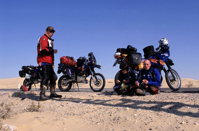 Erste Rast am Straßenrand bei El Oued