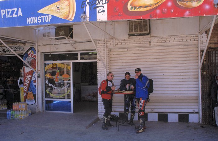 In Hassi Messaoud gibt es zum Mittagessen Pizza