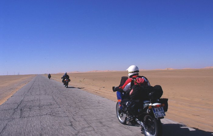 Die Asphaltstraße durch's Gassi Touil