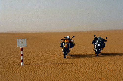 Auf der Pipeline-Piste nach Ubari, noch 181 Kilometer bis dort hin