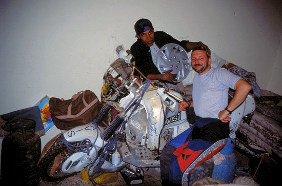 Kleines Schätzchen, Rallye Africa Twin mit Motorschaden