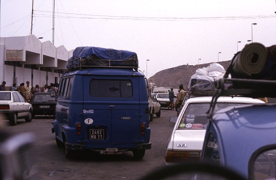 Lange Warteschlangen an der Grenze