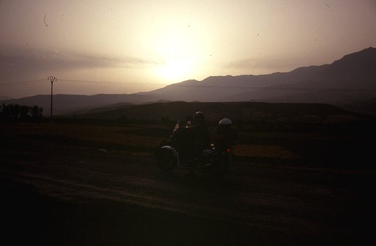 Schon um 05:00 Uhr Morgens fahren wir aus Chefchaouen Richtung Ceuta