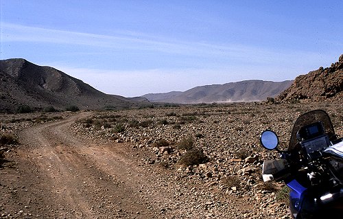Am Horizont sieht man den Sand in der Luft.