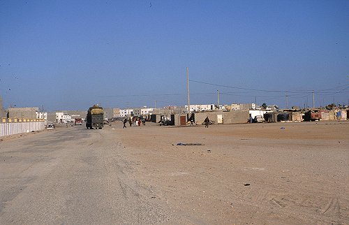 Am südlichen Ortsende von Dakhla sind die Siedlungen der Armen.