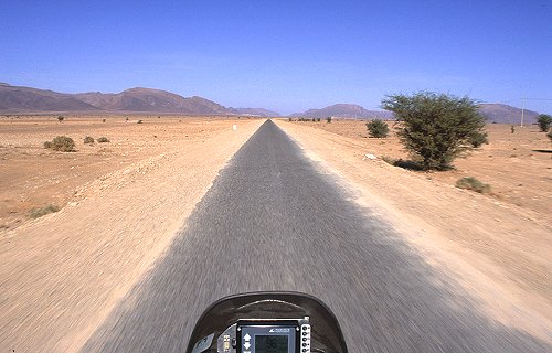 Aufnahme während der Fahrt mit Kamera über dem Kopf.