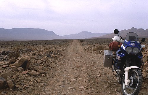Nach hinten (Foum Zguid) sind es auch ca. 70 km.