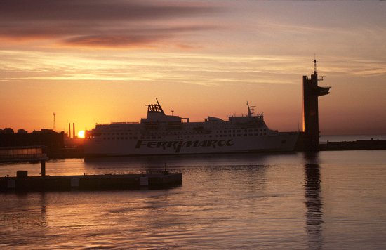 Fähre im Hafen von Almeria