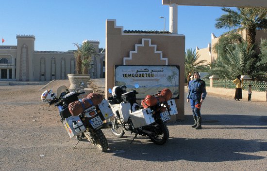 In Zagora, am bekannten "Timbuktu-Schild"