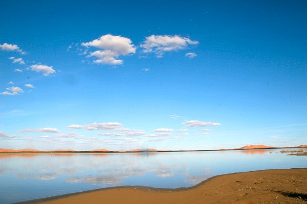 Blick über den See zum Erg