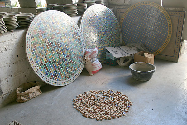 Tischplatten aus Mosaiksteinen