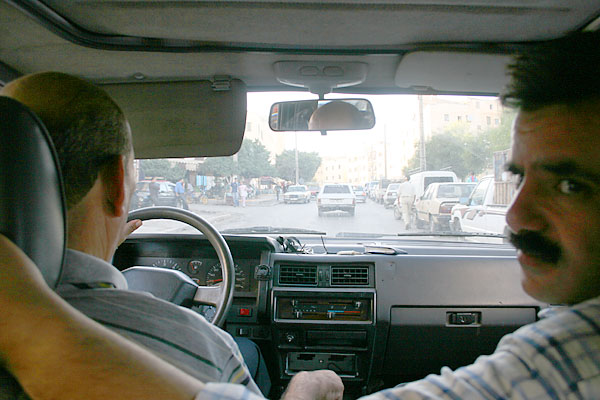 Mit Fahrer und Führer auf dem Weg in die Altstadt von Fes