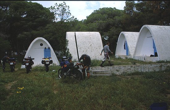 Reise zu Ende. Unsere "Bungalows" auf dem Campingplatz La Pinede bei Hammam Lif