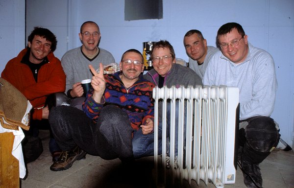 Gruppenbild mit Heizung