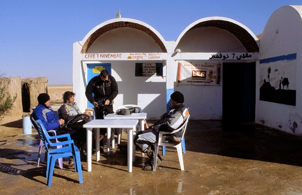 Das Caf 7. November in Bordj el Khadra, südlicher geht's in Tunesien fast nimmer