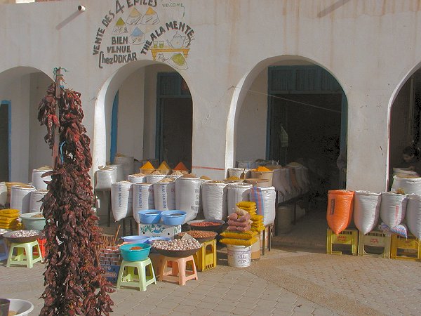 Der Stoff aus dem Harissa ist (links)