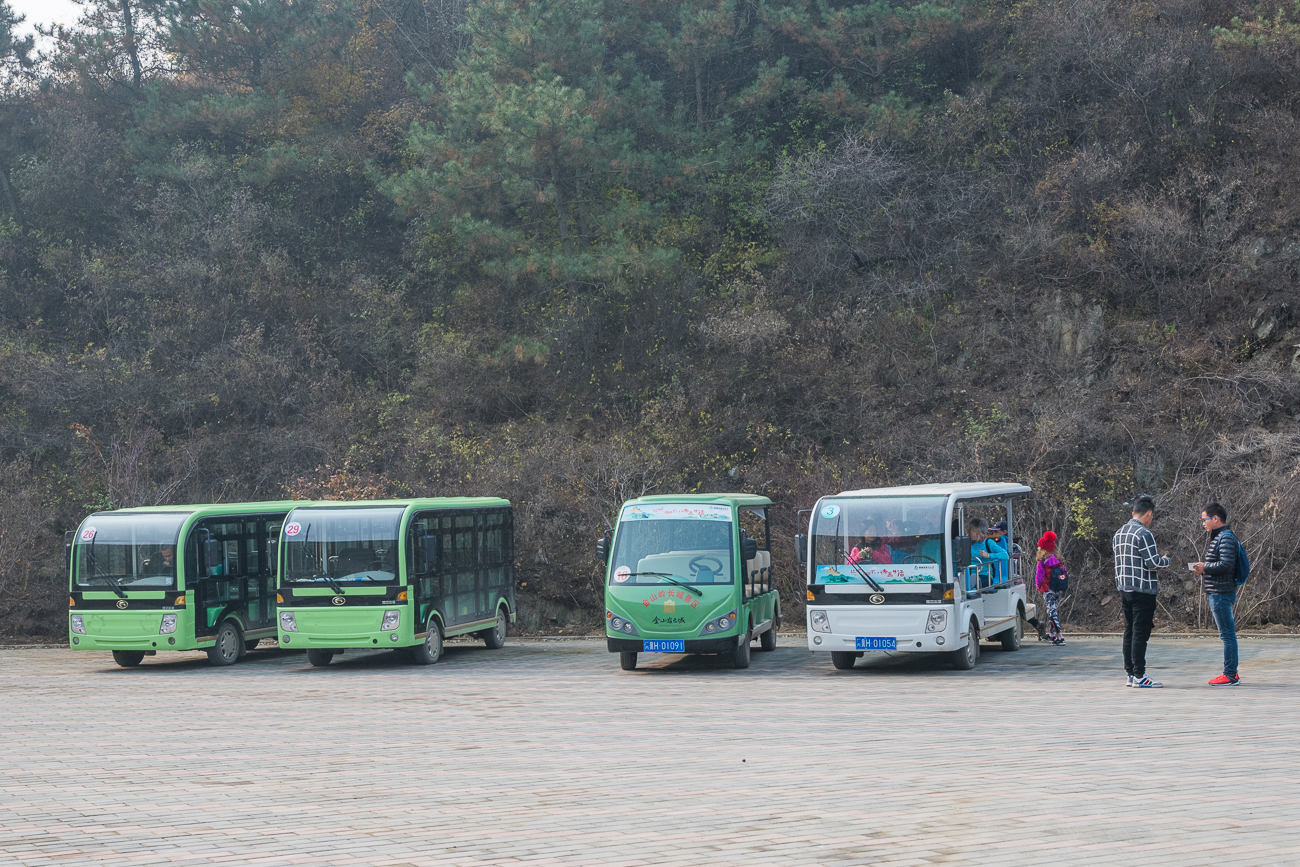 Mit diesen Bussen wurden wir dann zum Startpunkt weiter kutschiert