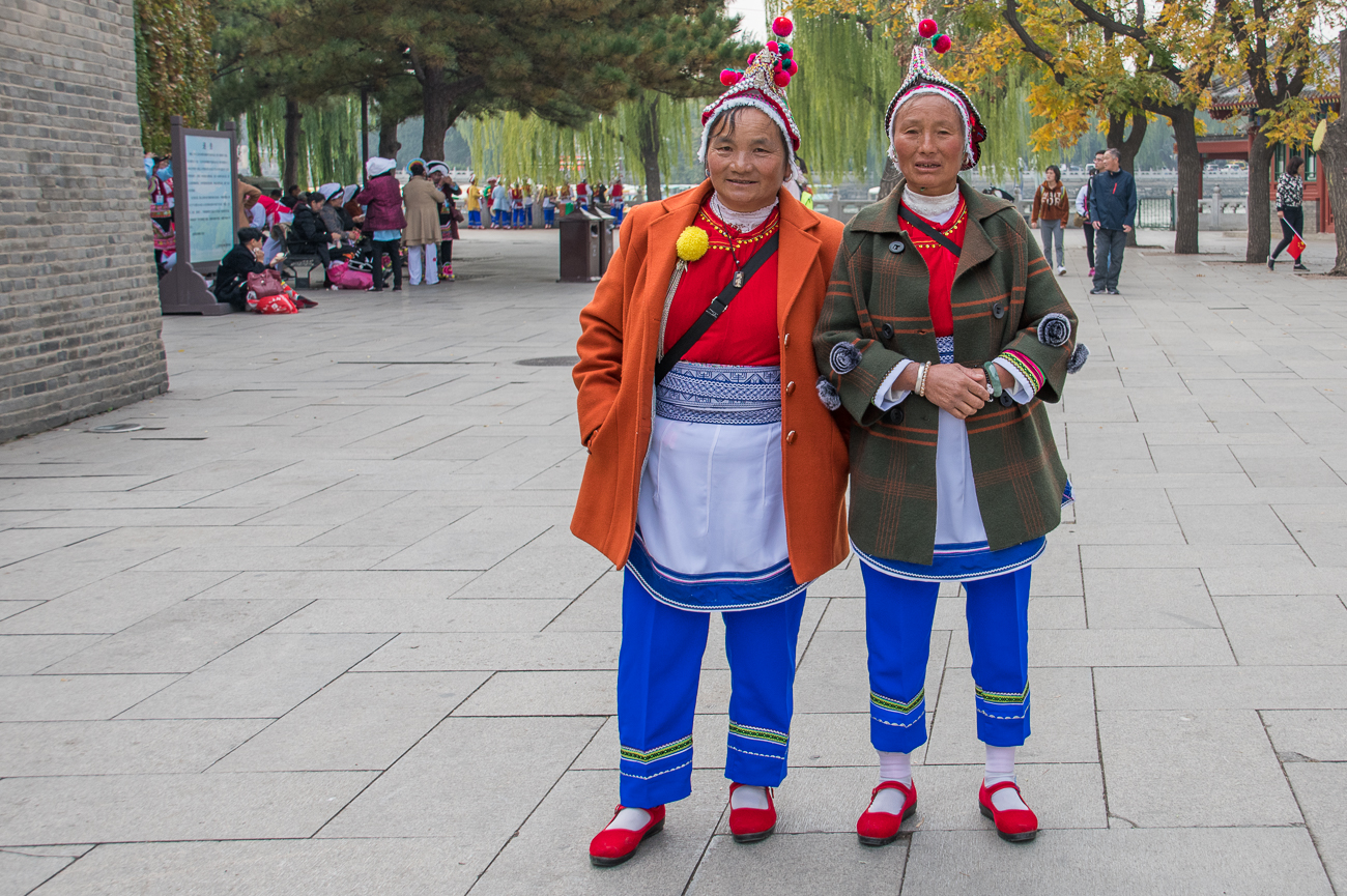 Frauen in traditioneller Kleidung
