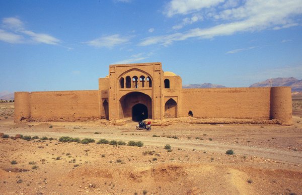 Alte Karawanserei an der Seidenstraße südöstlich von Teheran