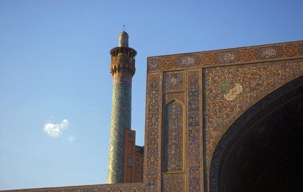 Minarett mit Kachelverzierung