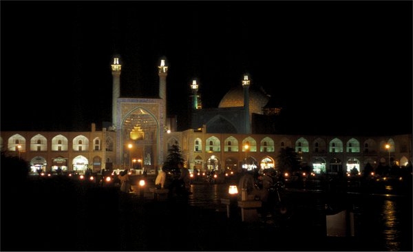 Der Meydan-e Imam in Isfahan bei Nacht