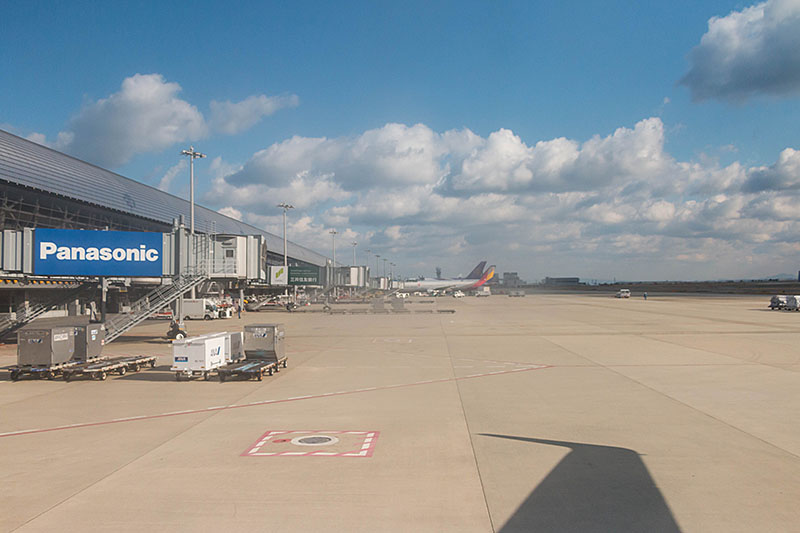 Blick aus dem Flugzeugfenster