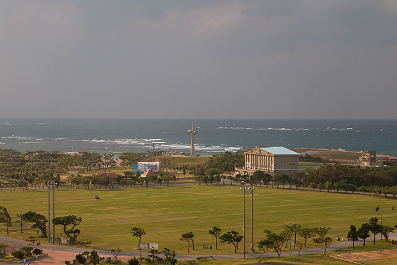 Blick nach vorn über den Park zum Meer
