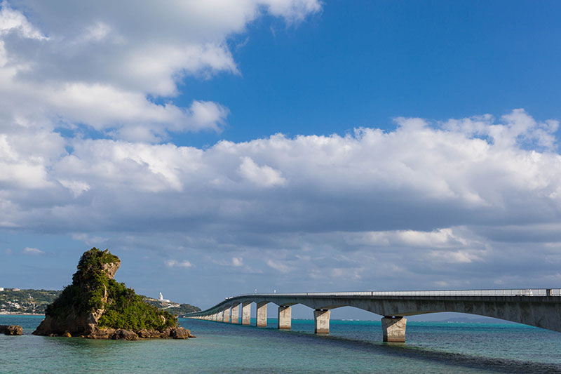 Brücke zur Nachbarinsel Kuori, die längste mautfreie Brücke Japans