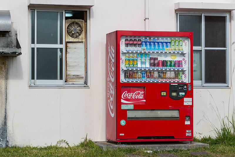 Überall stehen Getränkeautomaten