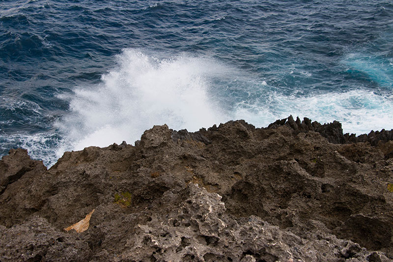 Hier prallt der Pazifik an die Steilküste