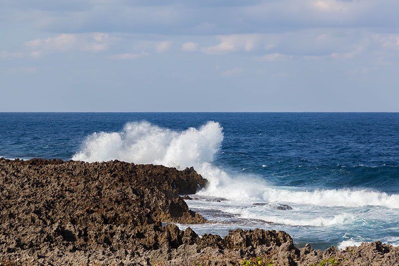 Der Wind peitscht die Wellen