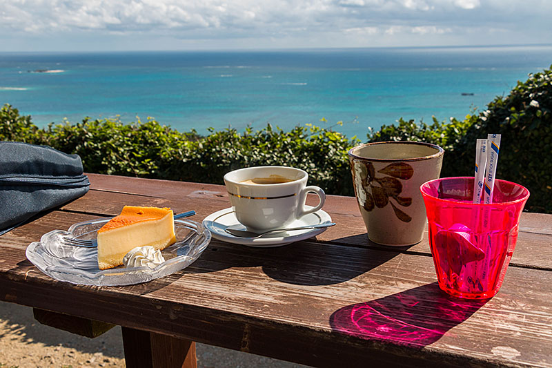 Leckerer Kuchen, gewöhnungsbedürftiger Kaffee