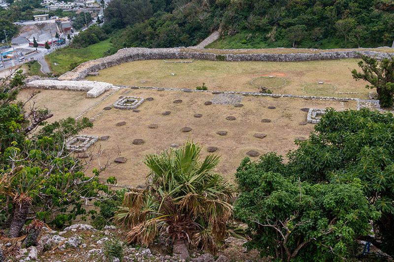 Auf dieser freien Fläche standen früher die Säulen eines Gebäudes
