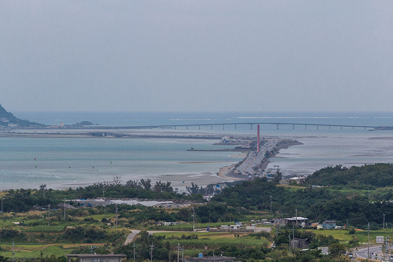 Ausblick: Brücke nach Henza Island (längs) und nach Hamahiga Island (quer)