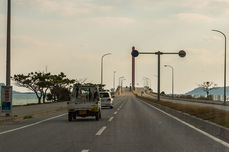 Auf der Brücke nach Henza Island