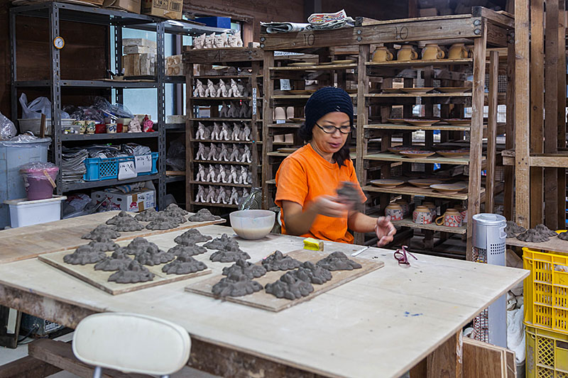 ... hier werden u. a. die Löwenhunde hergestellt