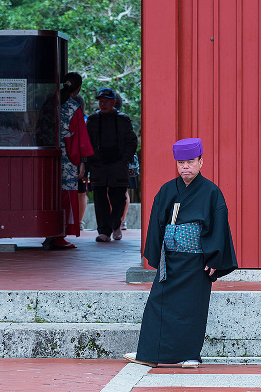 ... und Mensch als Wächter. Wer macht das abschreckendere Gesicht? ;-)