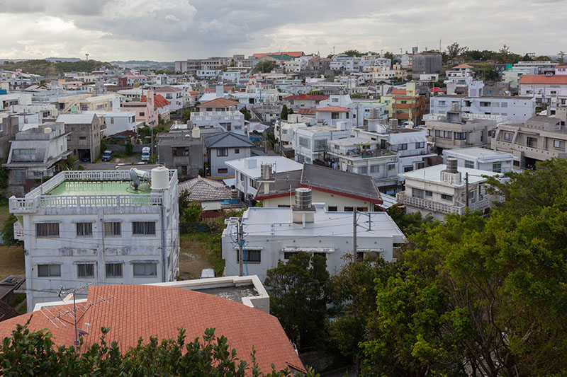 ... und links die Stadt