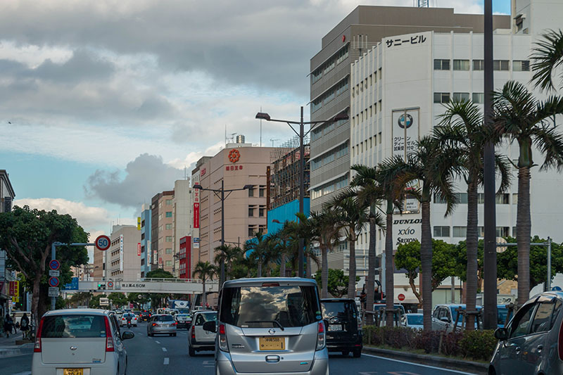 Innerhalb der Ortschaften - der Südteil von Okinawa ist fast komplett urban ...