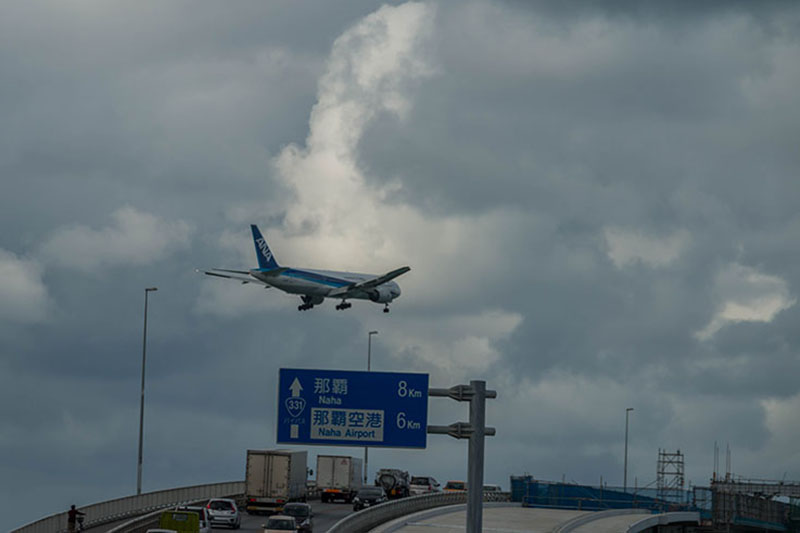 Manchmal kommen sich Straßen- und Luftverkehr ziemlich nahe