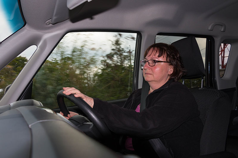 Petra am rechten Steuer