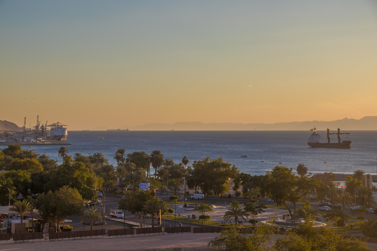 Blick aus unserem Hotelfenster in Aqaba Richtung Rotes Meer 