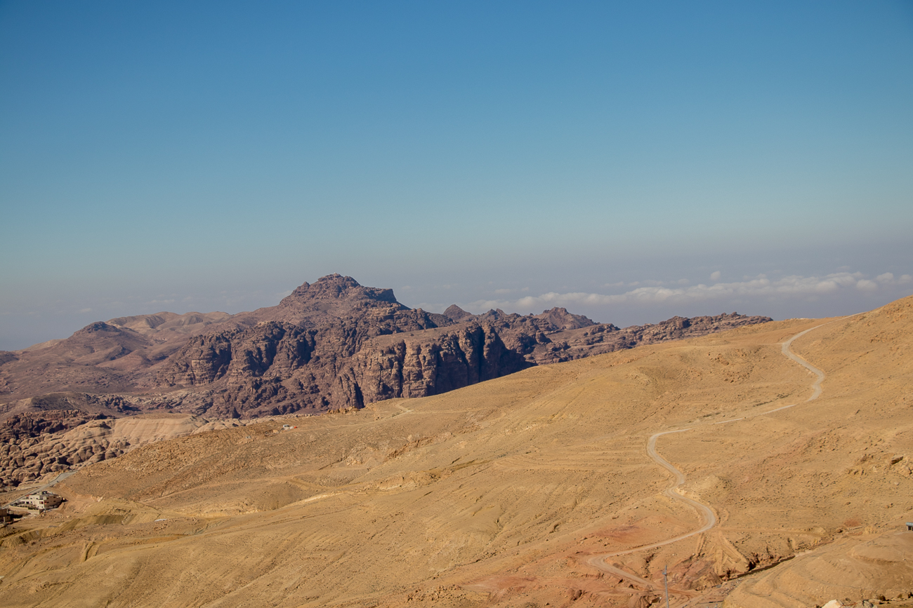 Fahrt durch die Berge, parallel zum Jordan-Graben 