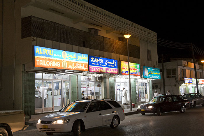 Mehrere Straßenzüge in Salalah scheinen nur aus Schneiderläden zu bestehen