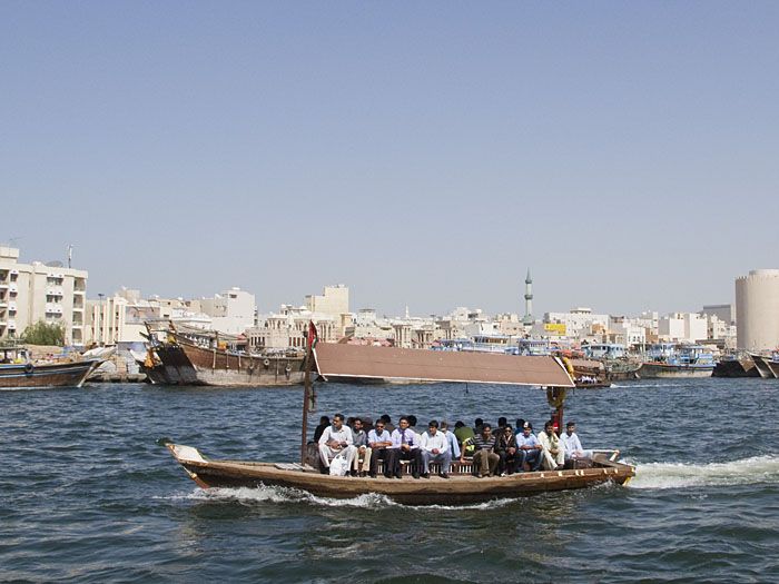 Mit dem Abra über den Dubai Creek