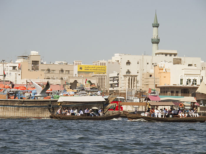 Mit dem Abra über den Dubai Creek