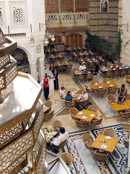 Restaurant unter der Pyramide